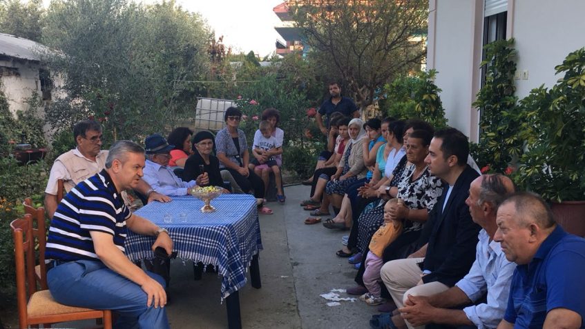 Në vend që të luftojë bandat, policia godet qytetarët